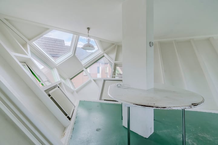 Tussenwoning te koop: Piet Blomplein 7, Helmond