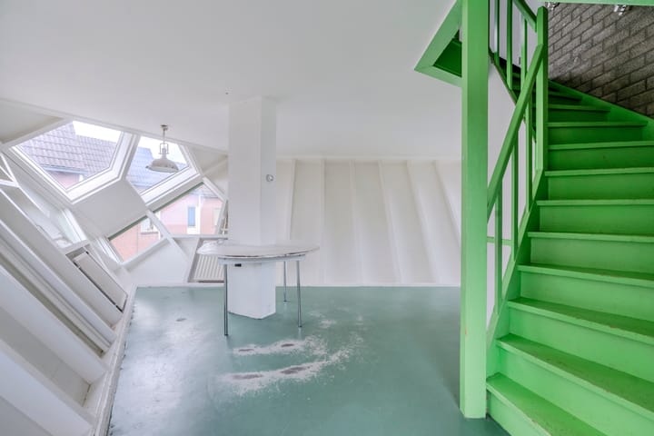 Tussenwoning te koop: Piet Blomplein 7, Helmond