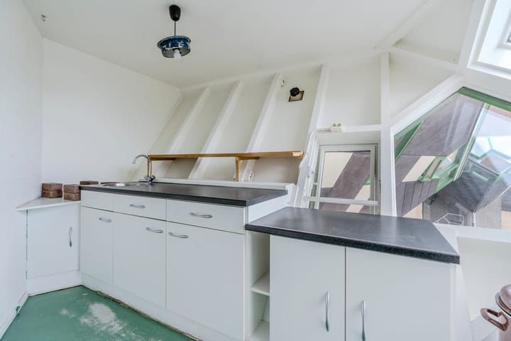 Tussenwoning te koop: Piet Blomplein 7, Helmond