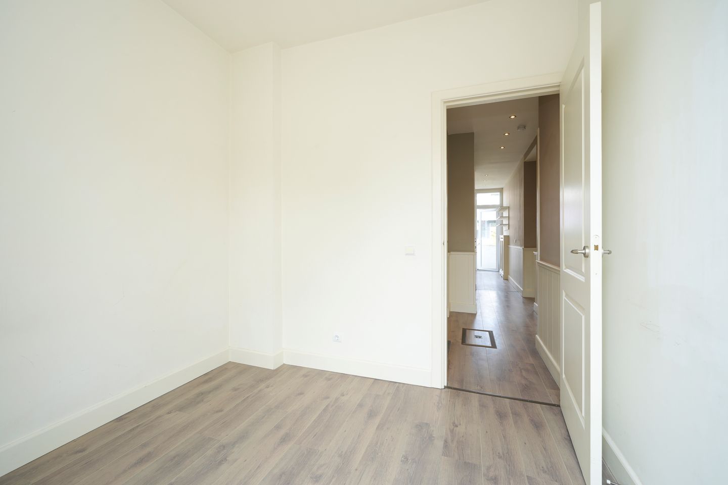 Photo 14 of Dautzenbergstraat 9