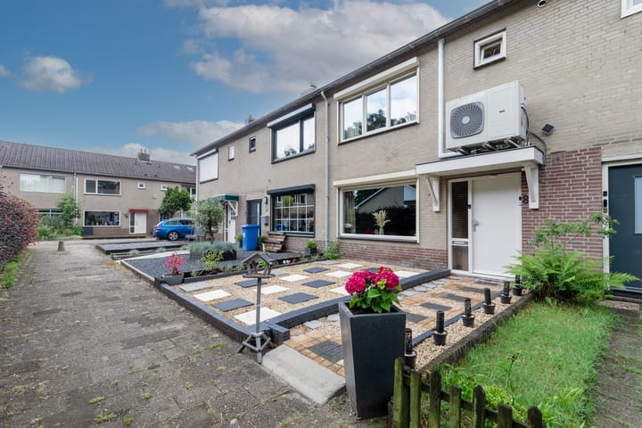 Tussenwoning te koop: Pensionarispad 8, Raamsdonk