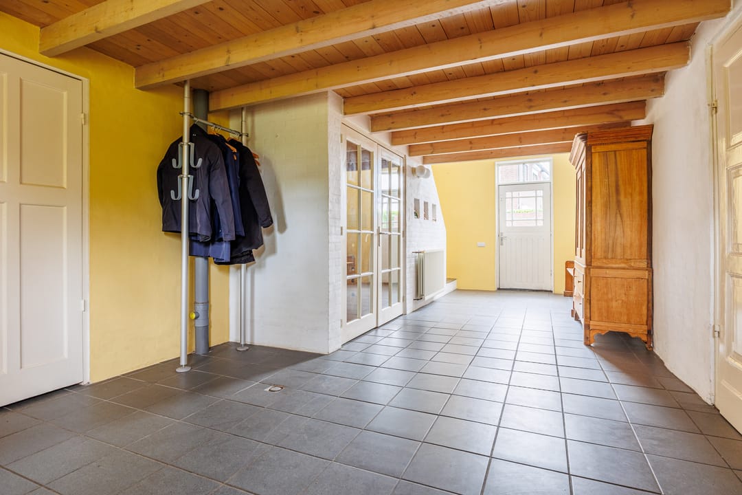 Photo 16 of Bloemenstraat 42
