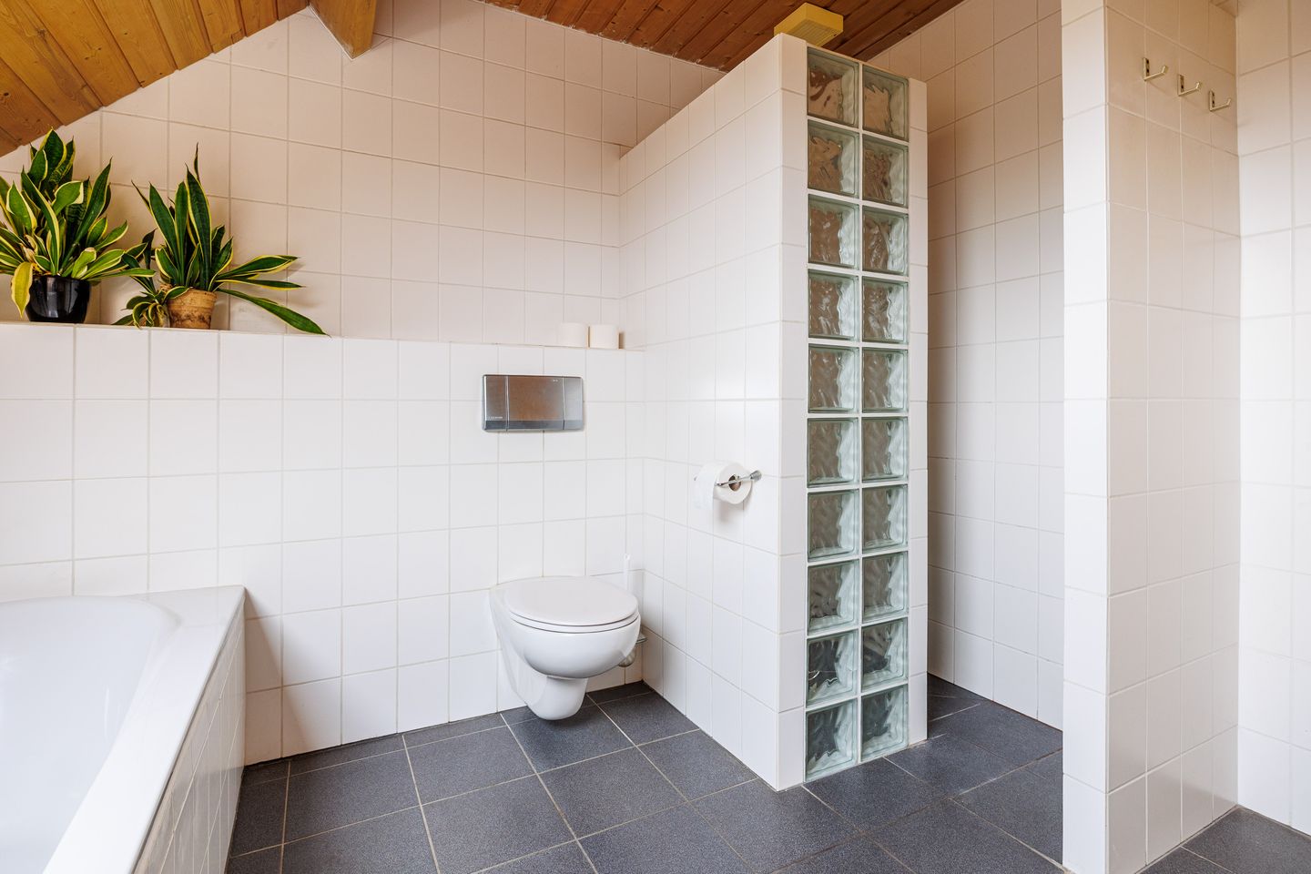 Photo 44 of Bloemenstraat 42