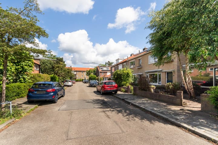 Tussenwoning te koop: Van Limburg Stirumstraat 9, Hilversum