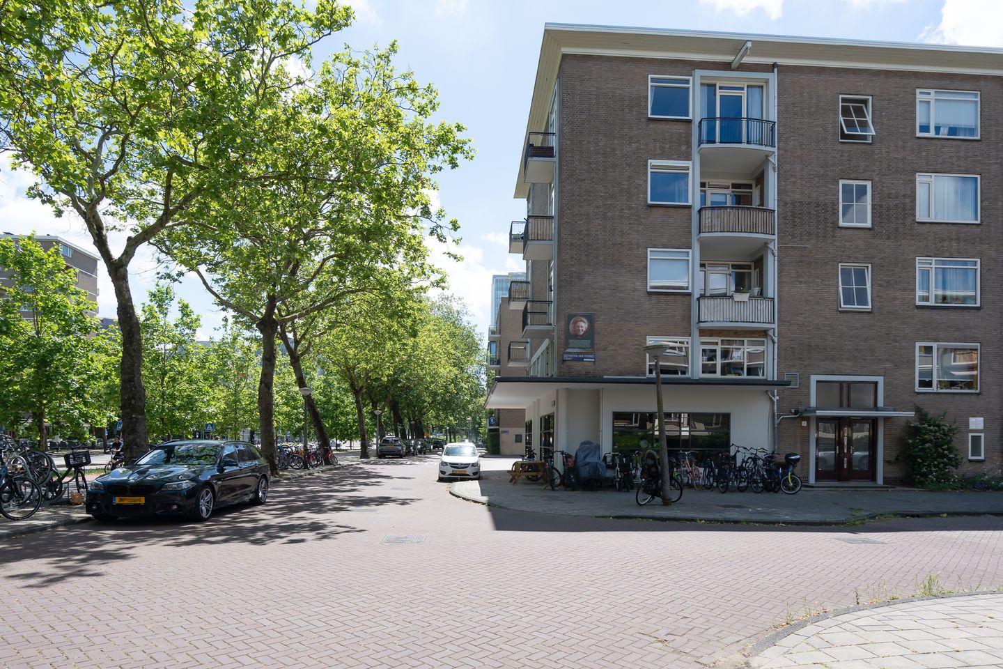 Photo 35 of Catharina van Rennesstraat 1-3