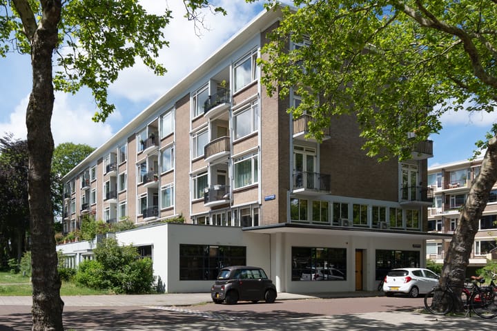 Photo 4 of Catharina van Rennesstraat 1-3