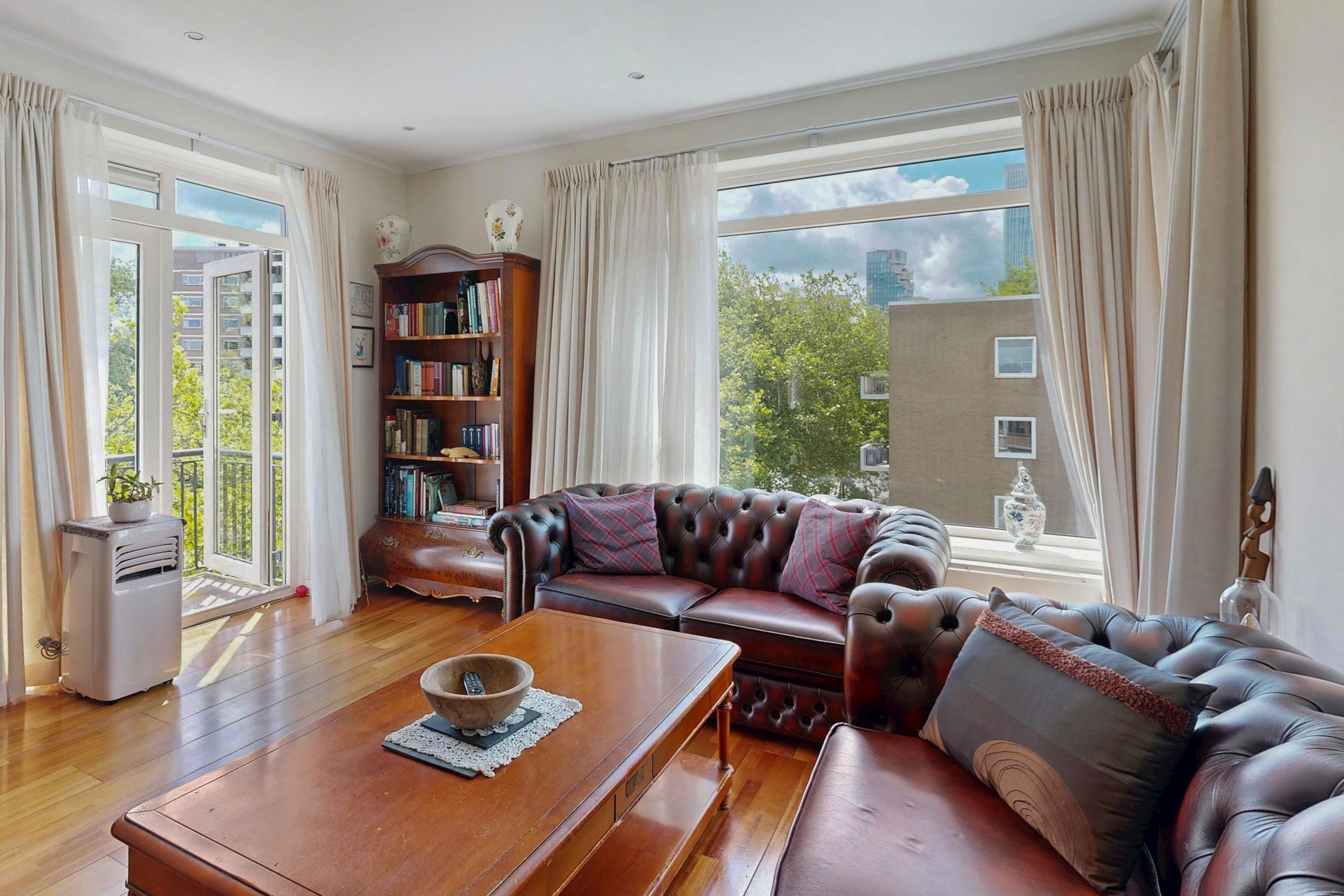 Photo 15 of Catharina van Rennesstraat 1-3