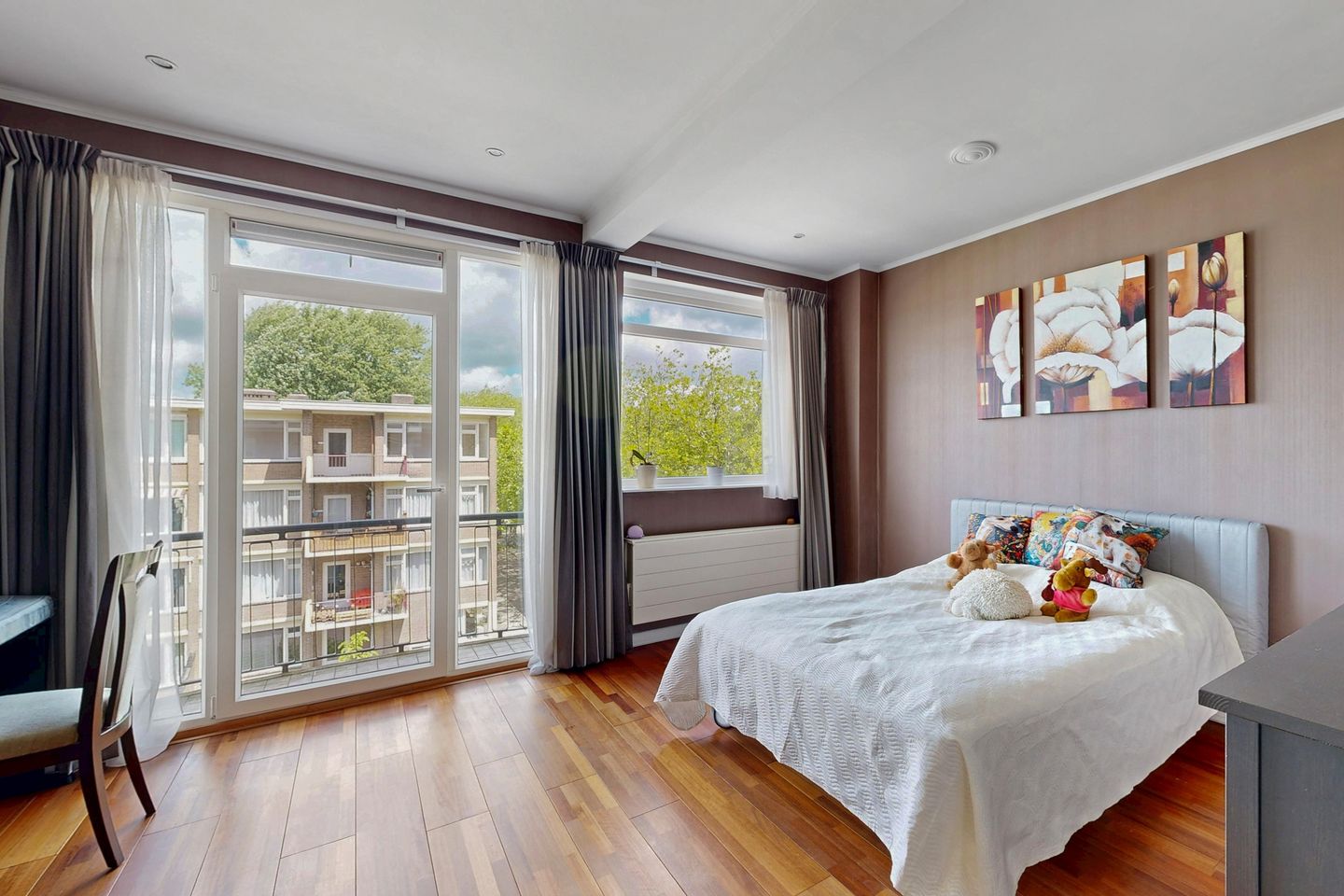 Photo 25 of Catharina van Rennesstraat 1-3