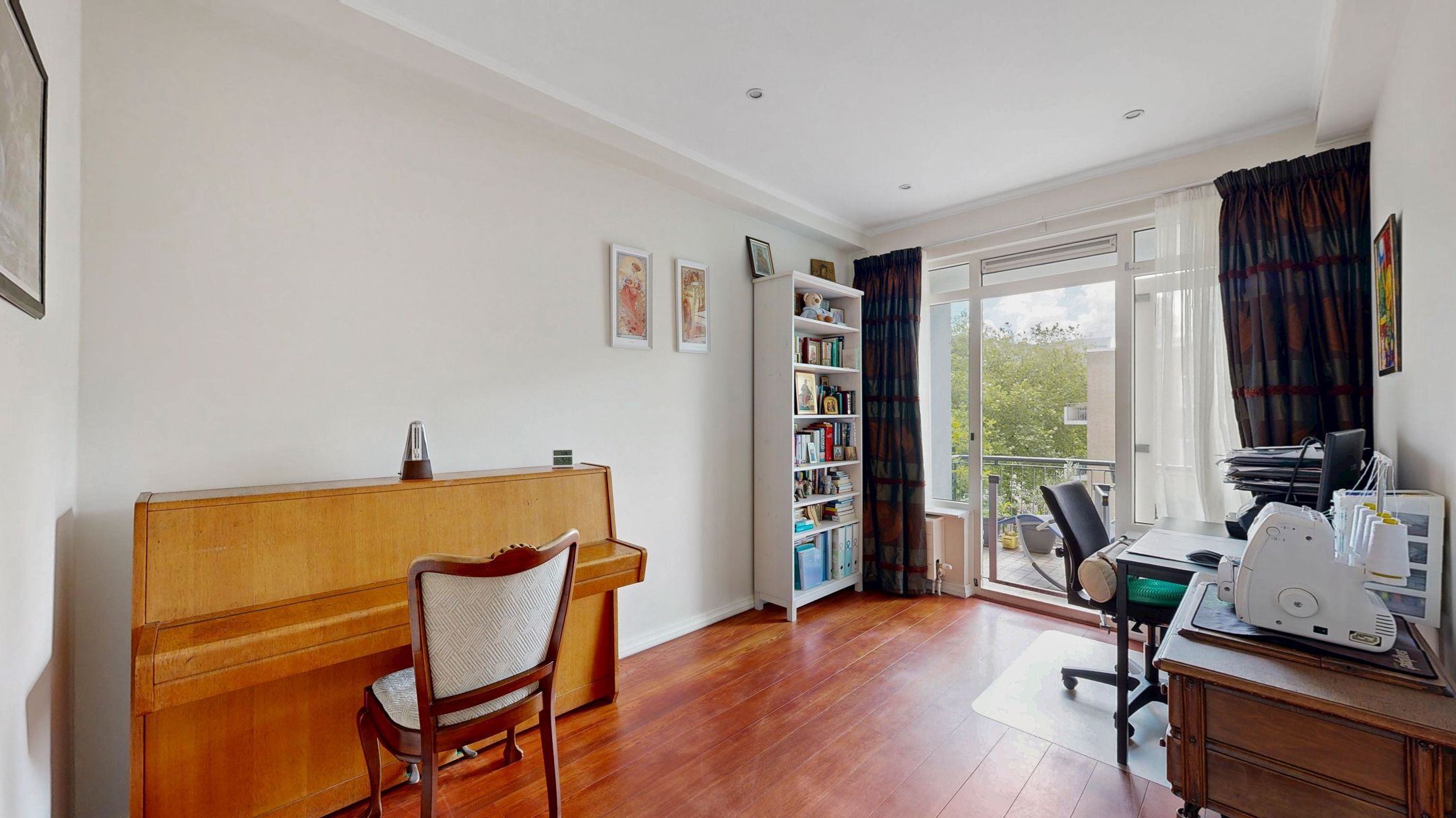Photo 24 of Catharina van Rennesstraat 1-3