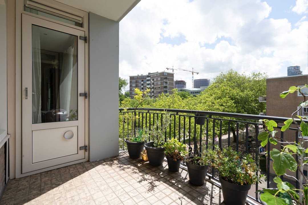 Photo 13 of Catharina van Rennesstraat 1-3