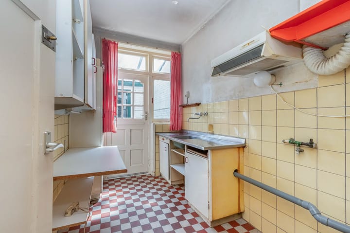 Tussenwoning te koop: Van Limburg Stirumstraat 9, Hilversum