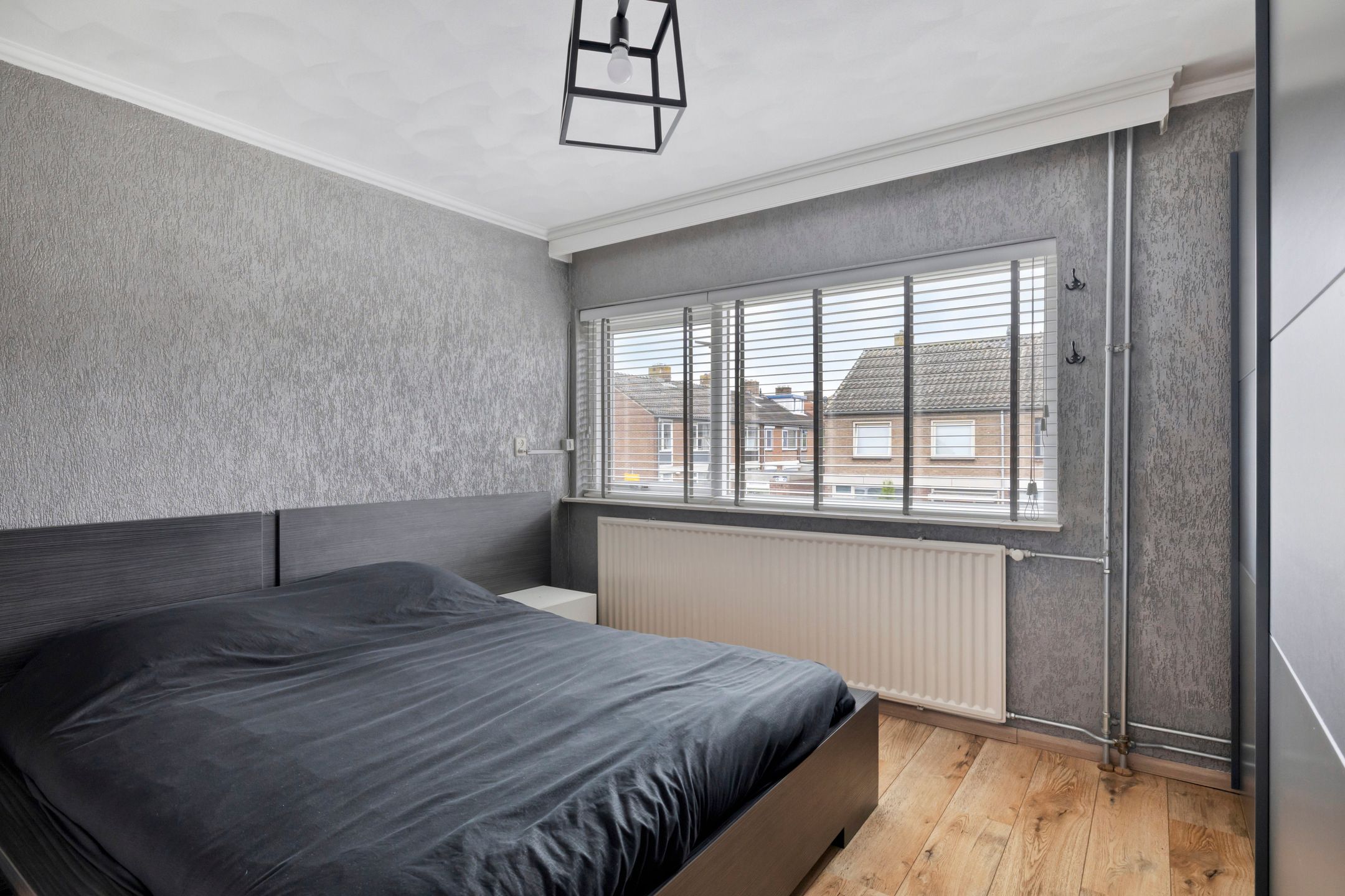 Photo 18 of Van Schendelstraat 11