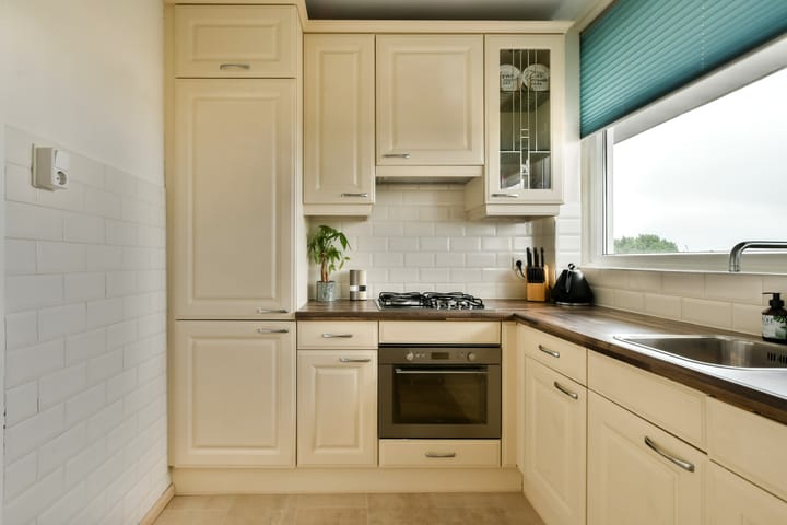 Appartement te koop: van Hogendorplaan 332, Vlaardingen