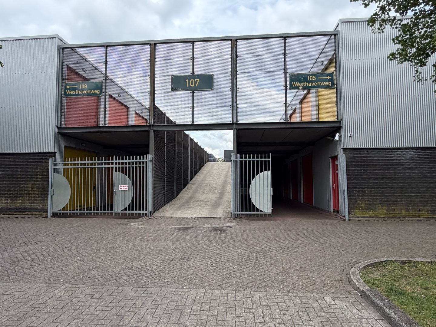 View photo 1 of Westhavenweg 107