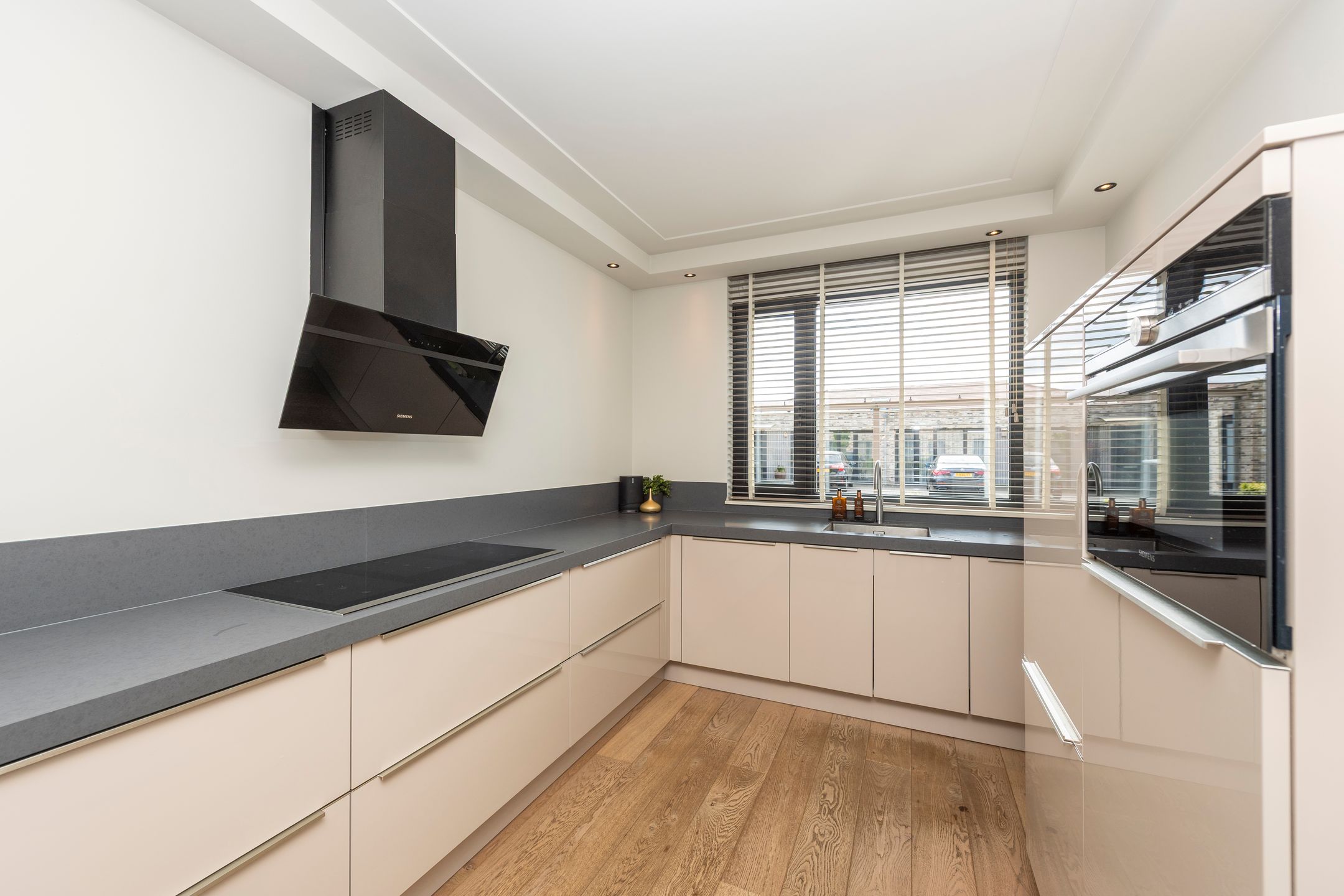Photo 15 of Zaltbommelstraat 11