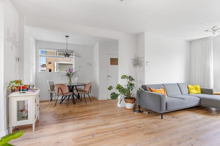 Hoekwoning te koop: Dr. Kuyperlaan 17, Sneek