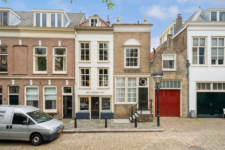 Binnen Walevest 22