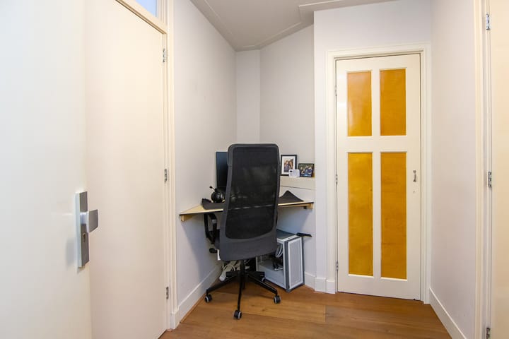 Photo 3 of Jac. van Looystraat 21