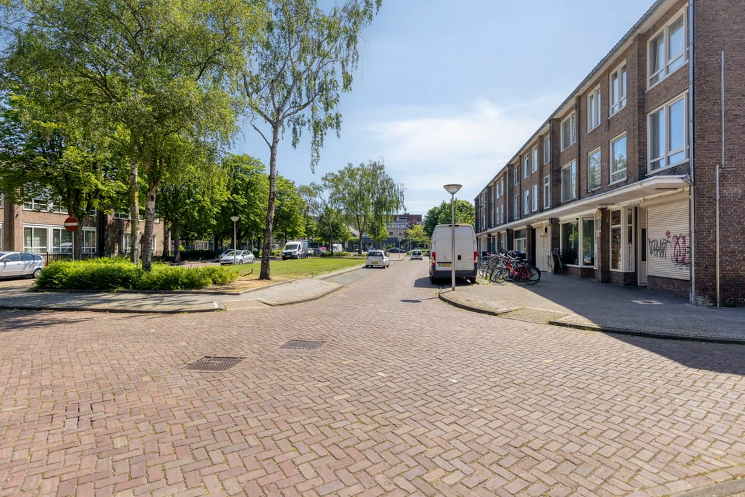 Photo 7 of Jan van Riebeecklaan 13-A