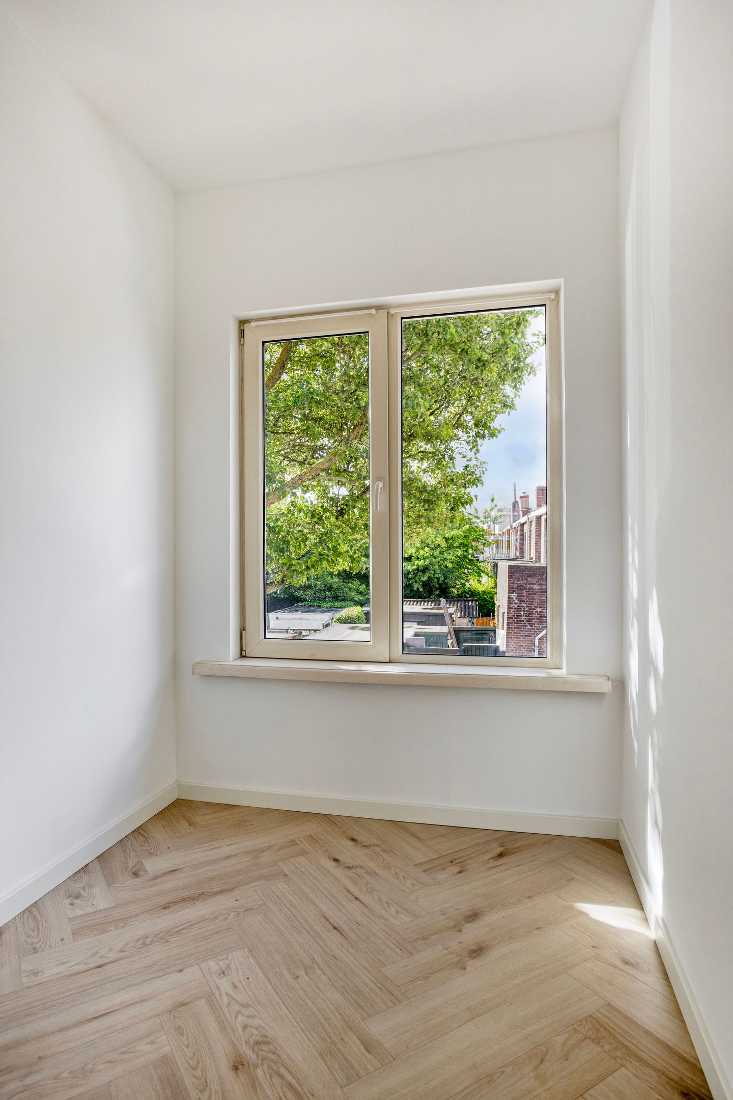 Photo 27 of Hooftstraat 99