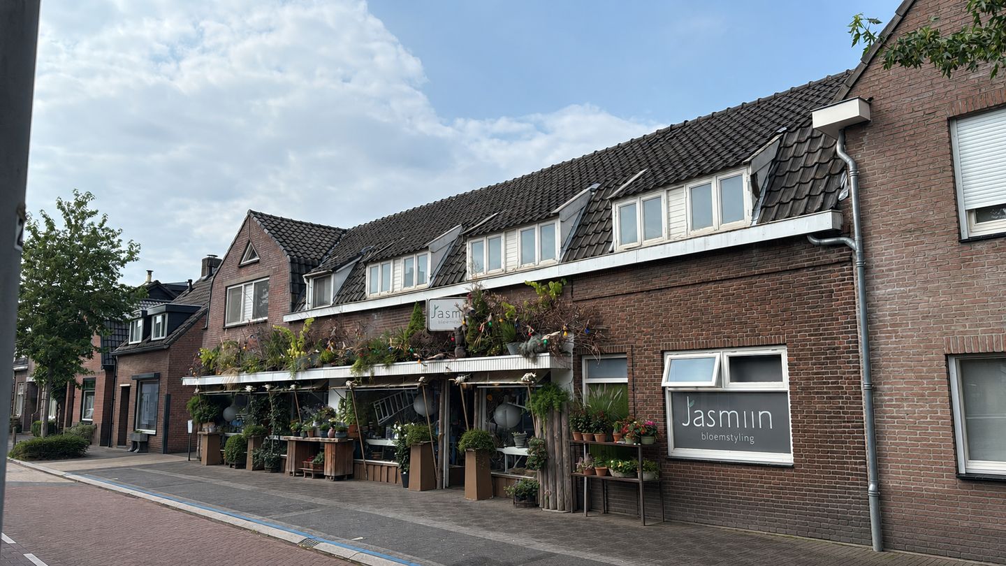 View photo 2 of Breukelsestraat 110-112