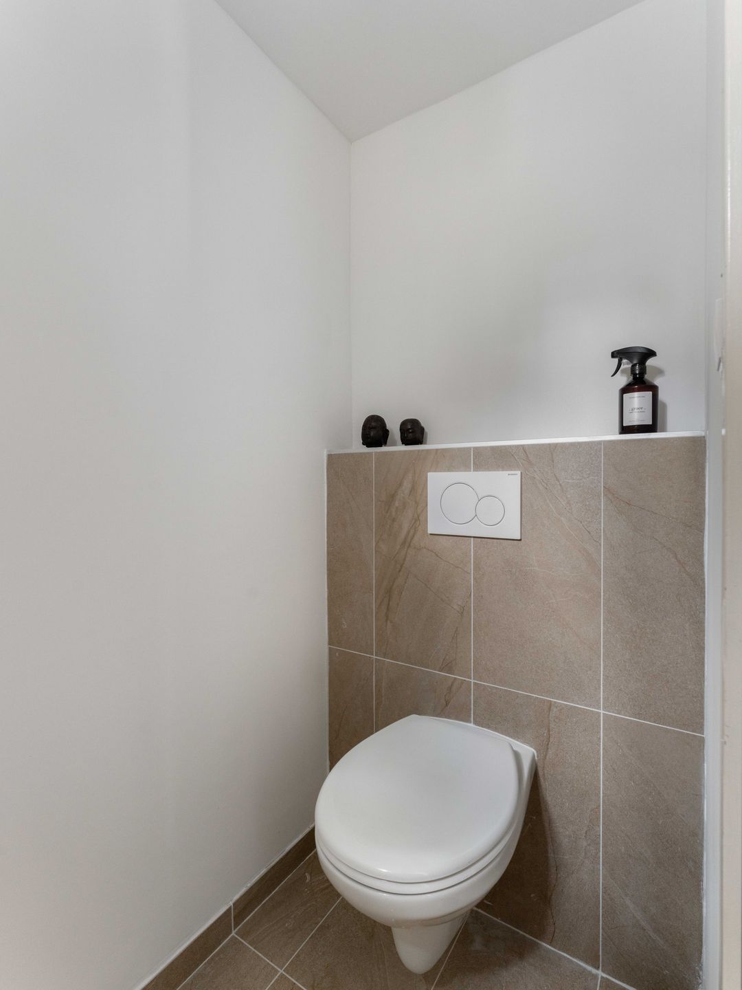 Photo 13 of Borneostraat 17
