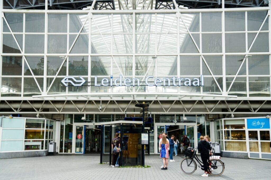 Bekijk foto 1 van Stationsplein 3-E