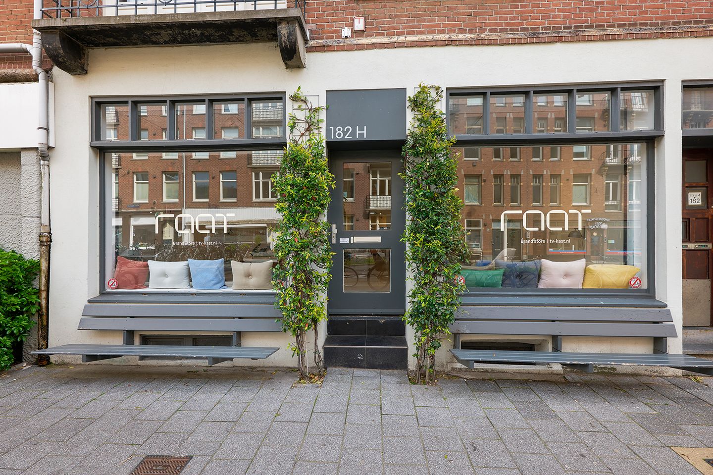 View photo 2 of Witte de Withstraat 182-H