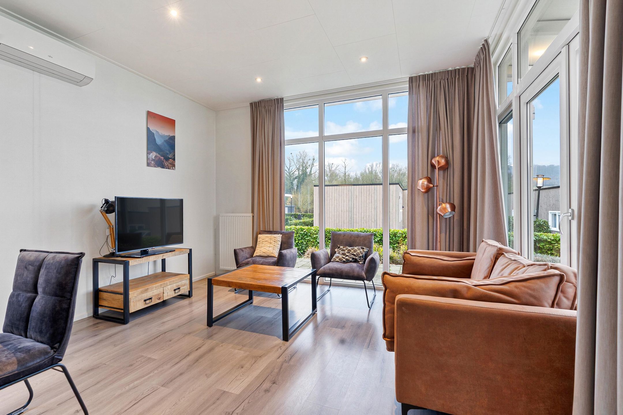 2-bedroom freehold villa in Schin op Geul — photo 2 of 5
