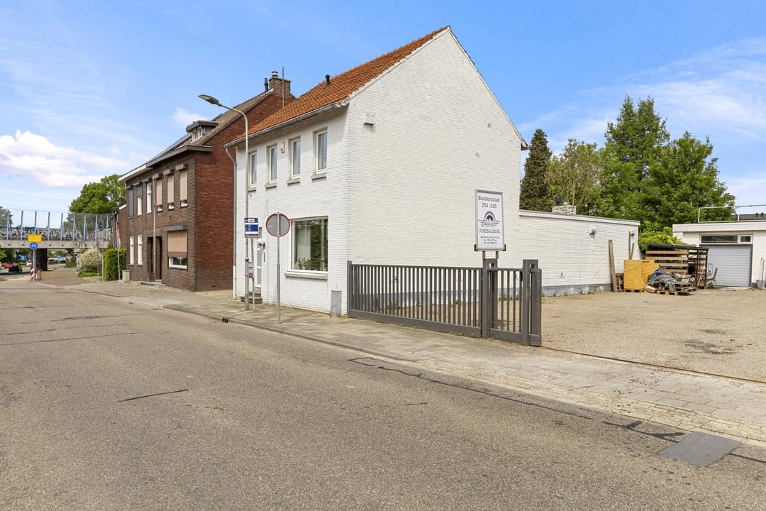Photo 38 of Bunderstraat 258