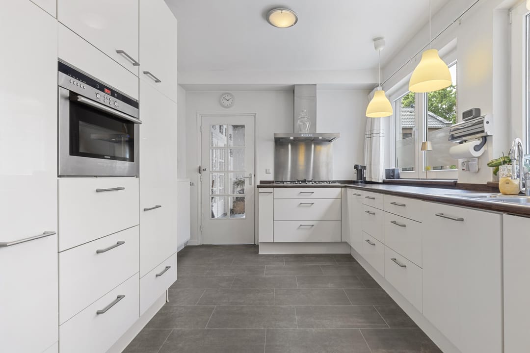 Photo 11 of Bunderstraat 258