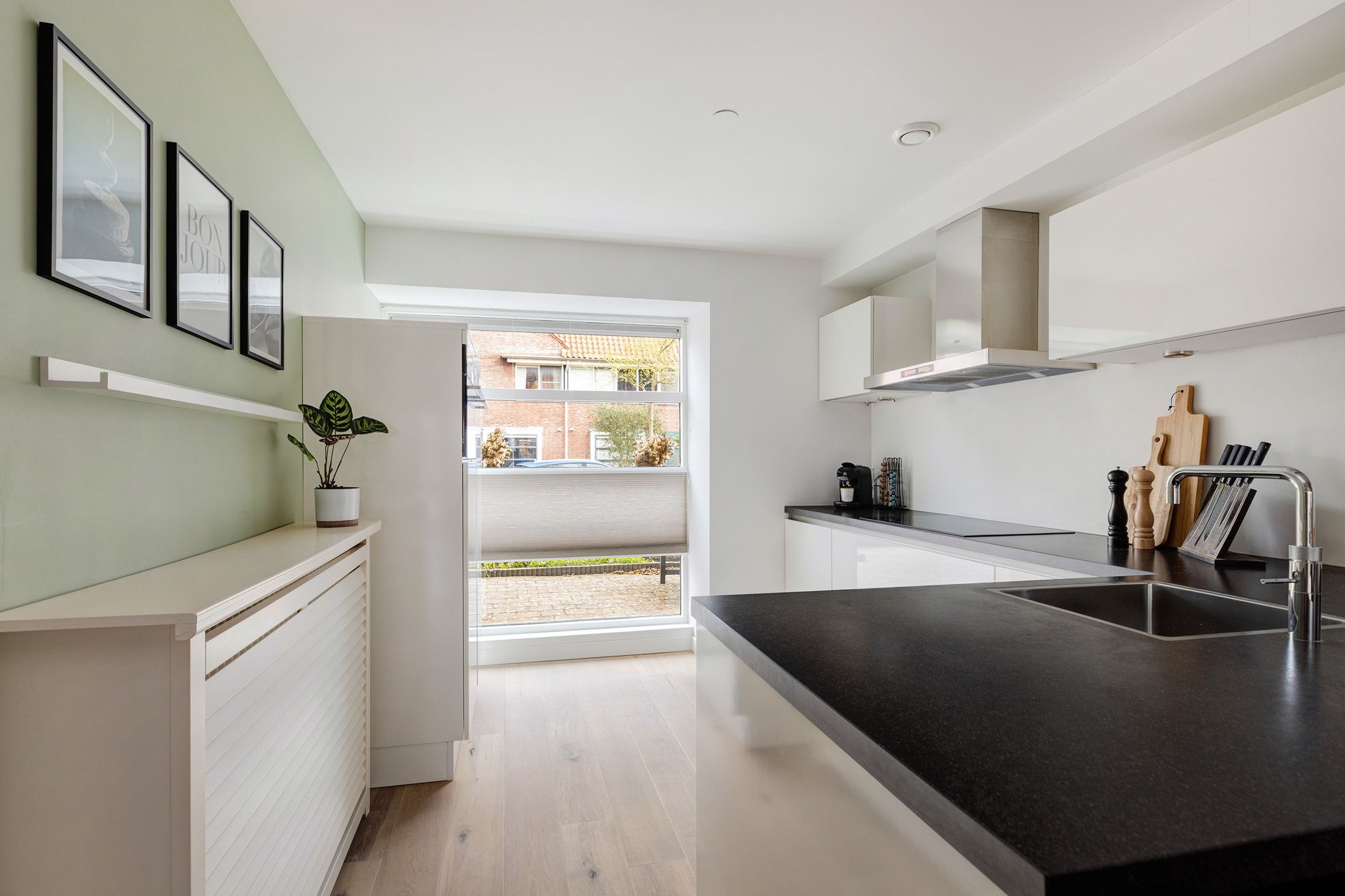 Photo 12 of Laurens van Kuikstraat 1