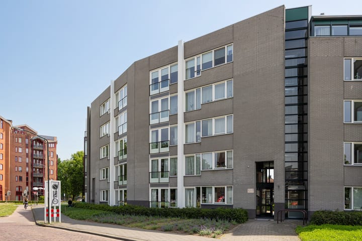 Photo 2 of Dr.van Helvoortstraat 42