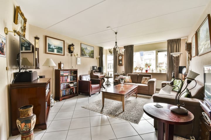 Tussenwoning te koop: Molen 't Hert 24, Rhoon