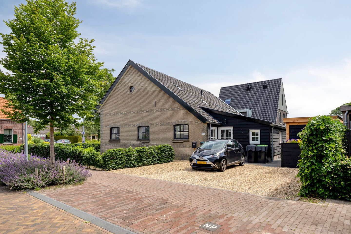 View photo 4 of Hamburgerweg 191