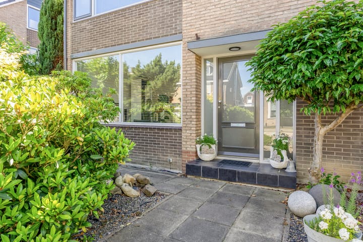 Photo 5 of Bloemenstraat 27