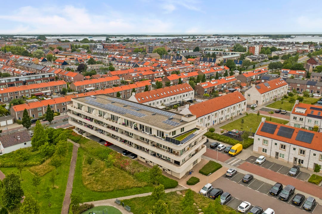 Photo 32 of van den Binckhorststraat 2