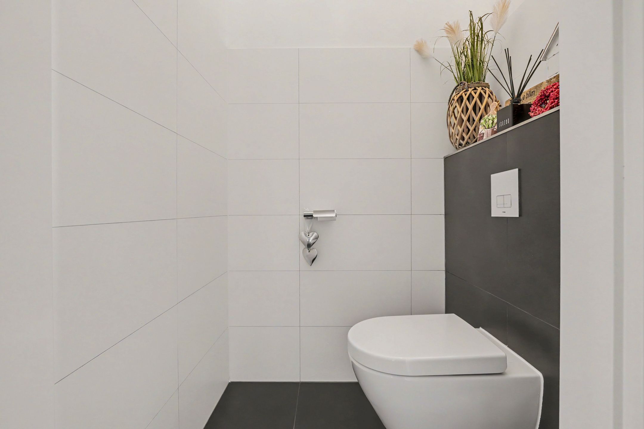 Photo 18 of van den Binckhorststraat 2