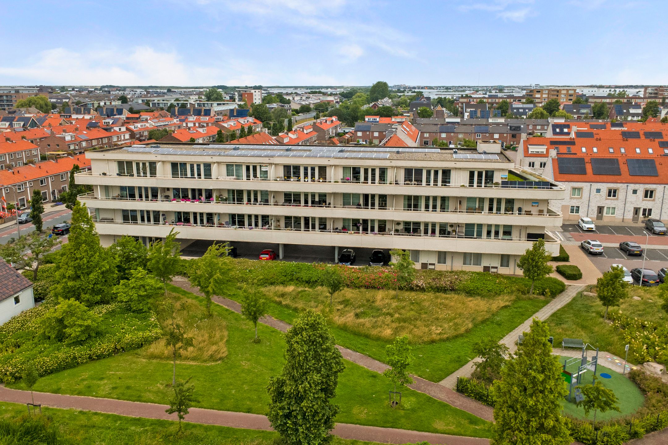 Photo 33 of van den Binckhorststraat 2