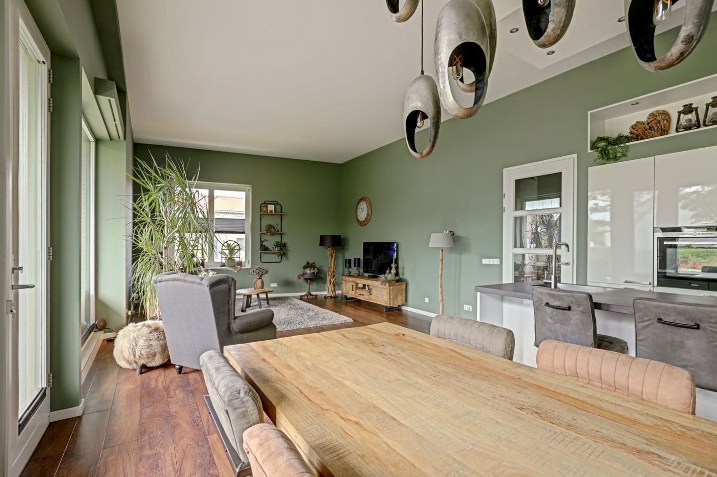 Photo 5 of van den Binckhorststraat 2