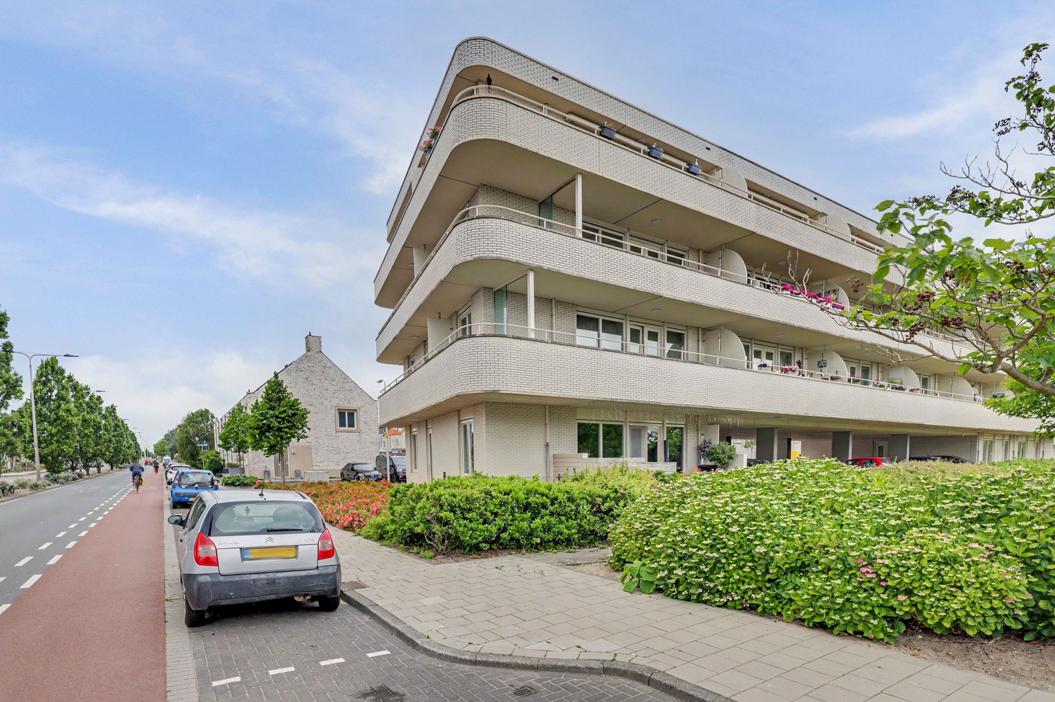 Photo 27 of van den Binckhorststraat 2