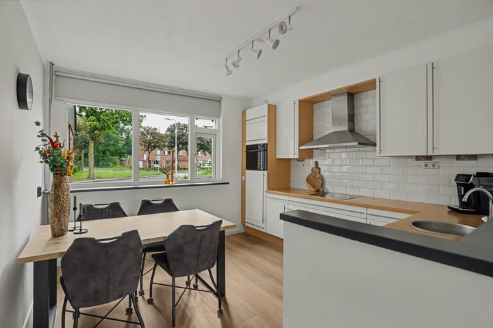 Tussenwoning te koop: De Buizerd 10, Almelo
