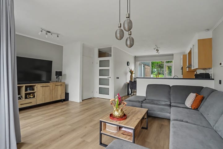 Tussenwoning te koop: De Buizerd 10, Almelo