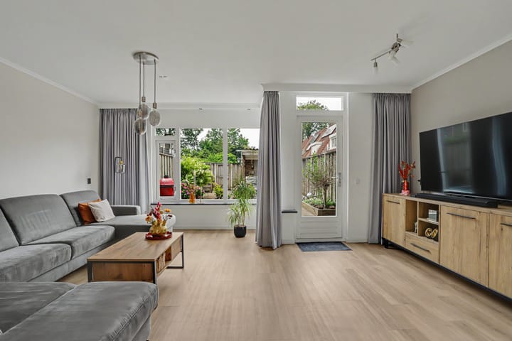 Tussenwoning te koop: De Buizerd 10, Almelo