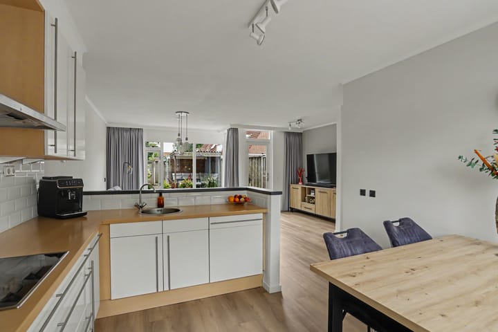 Tussenwoning te koop: De Buizerd 10, Almelo
