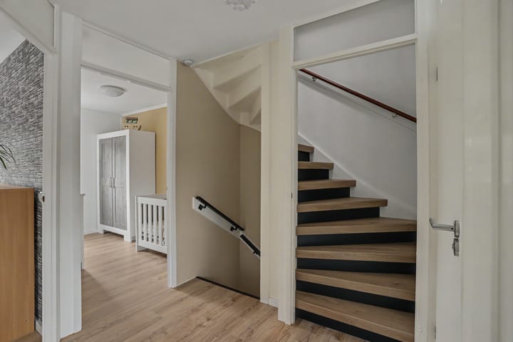 Tussenwoning te koop: De Buizerd 10, Almelo