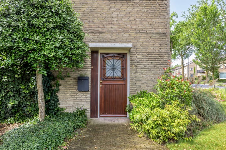 Twee-onder-één-kap te koop: Margrietlaan 48, Weert