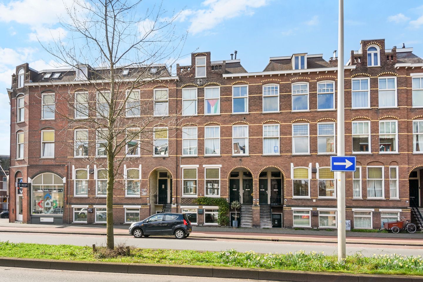 Photo 1 of Groot Hertoginnelaan 257