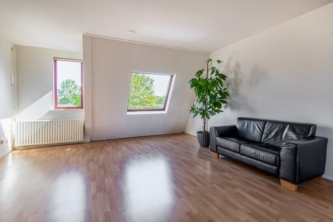 Photo 2 of Ringspoor 128