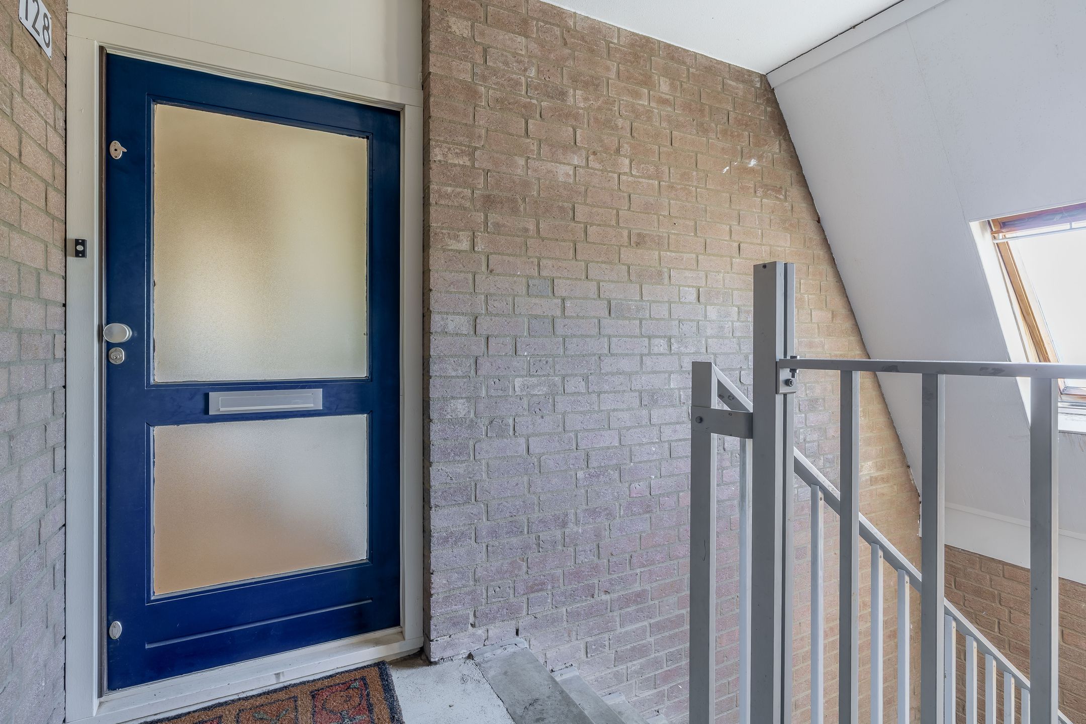 Photo 9 of Ringspoor 128